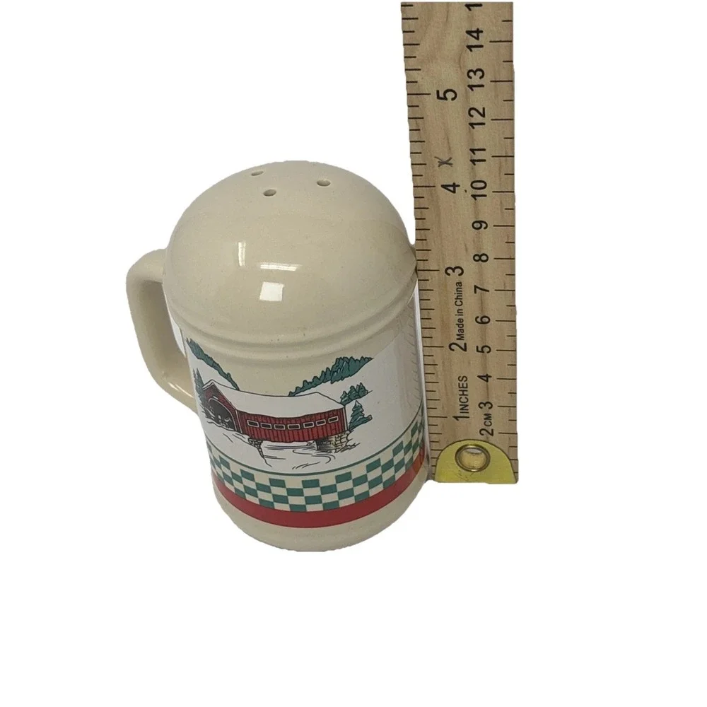 Vintage‎ Barn House Ceramic Salt and Pepper Shakers!  Cottage-Core Made by R.O.C
